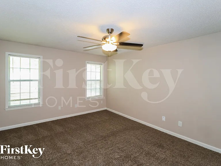 1049 Nolan Ln — Photo 9