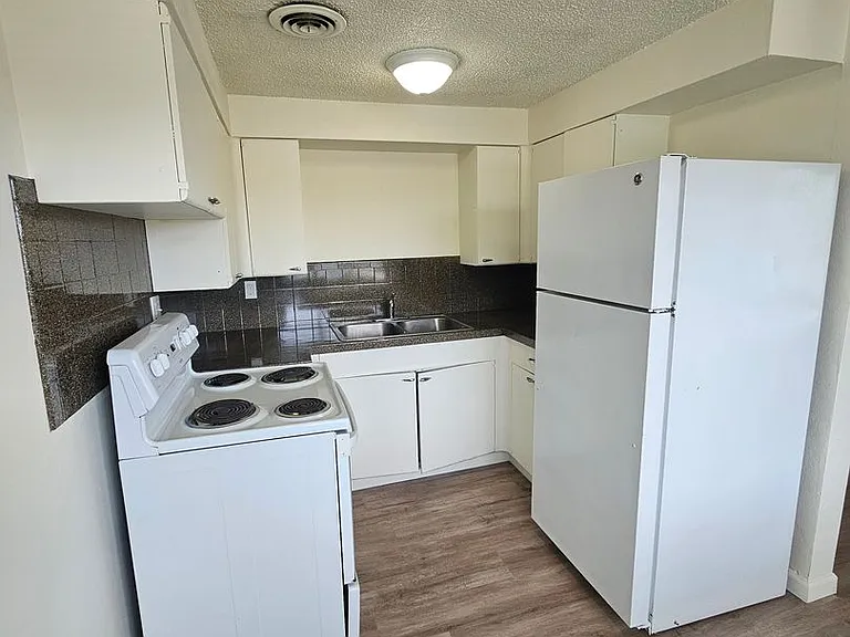 601 S Division St — Photo 10