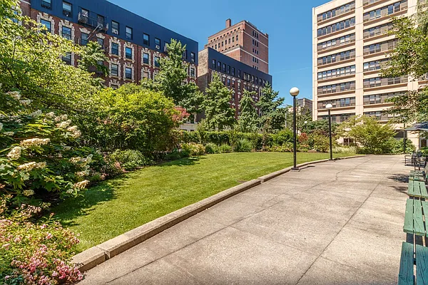 Rented by Keller Williams NYC | media 27