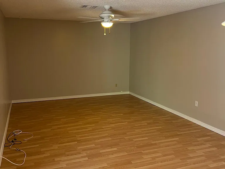 1068 E Fairmont Dr — Photo 7