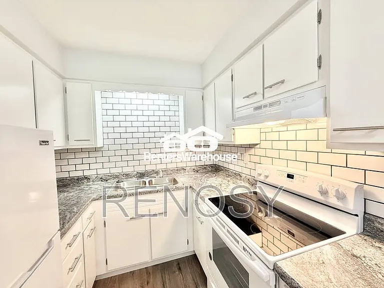 211 S Green St #1 — Photo 15