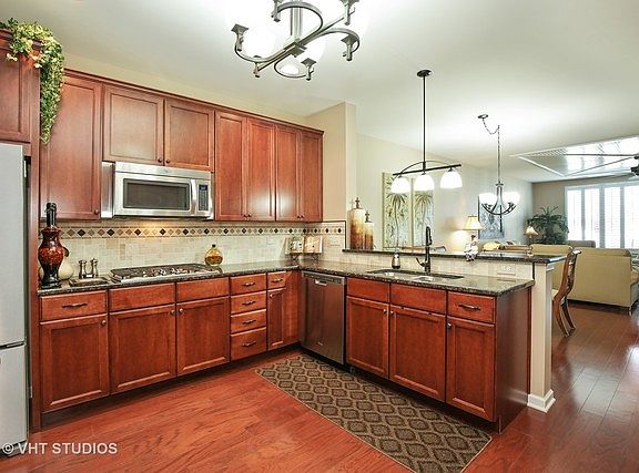 5th image of 1035 Broadmoor Dr