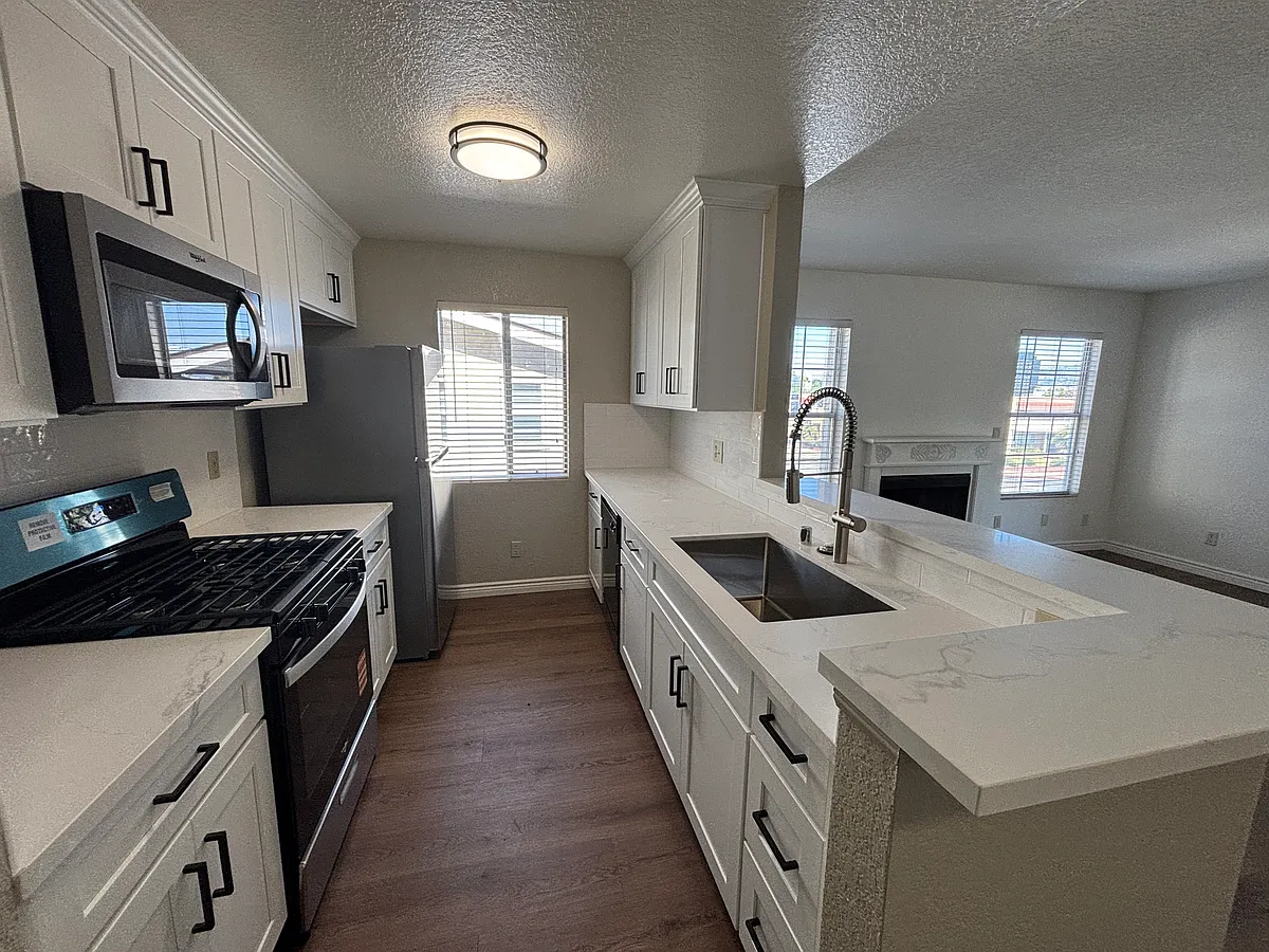 Building Photo - 5810 W Olympic Blvd #206