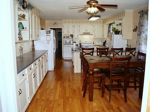 LargeKitchen/Informal Dining