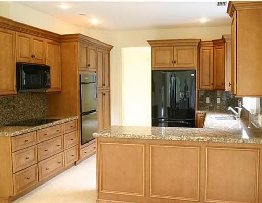 4th image of 2379 Marseilles Dr