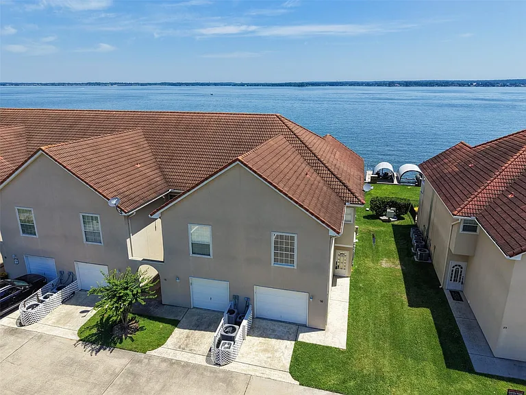 16 Regency Point — Photo 31