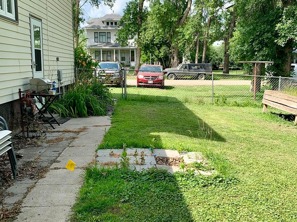 612 5th St W, Clear Lake, SD 57226 Zillow