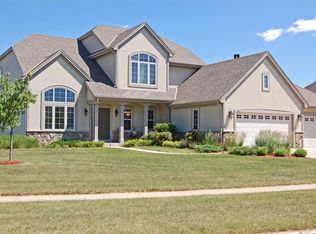 646 Stoecker Farm Ave, Mukwonago, WI 53149