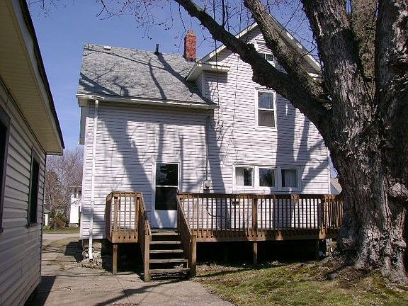 Nice deck on back of home