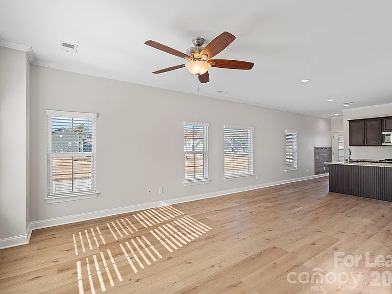 2503 Gallery Dr — Photo 2