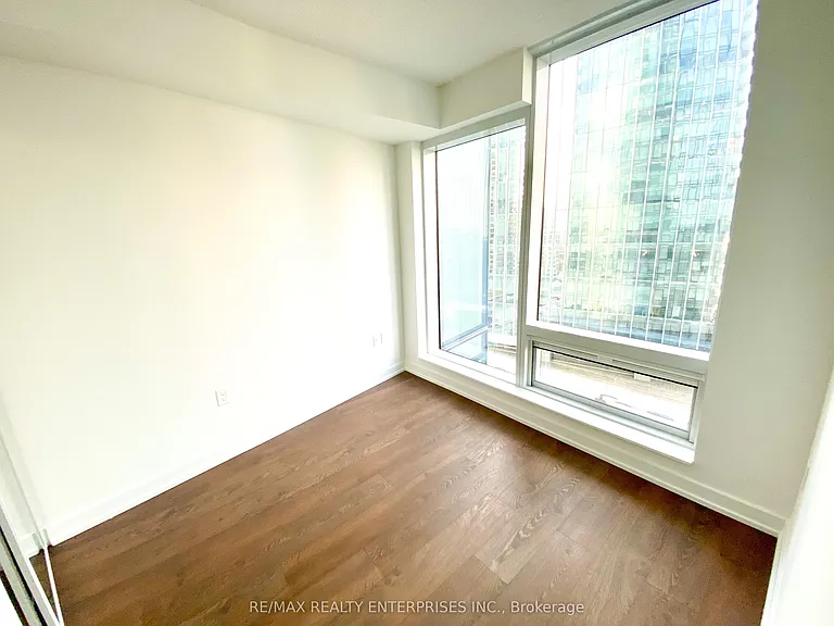10 York St #1405 — Photo 14