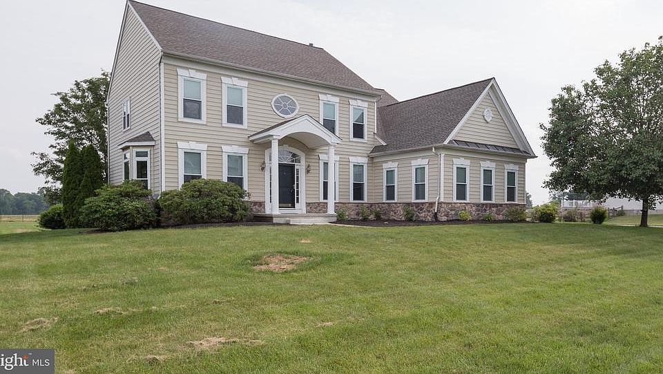 1st image of 136 Laks Dr
