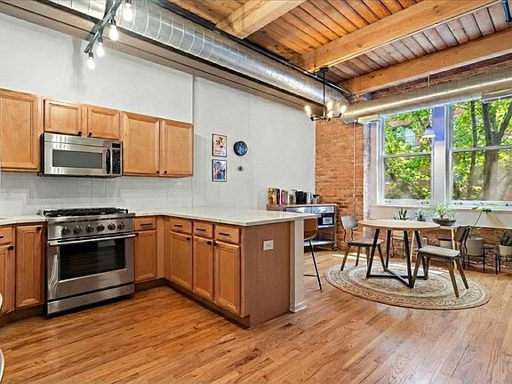 3rd image of 420 W Ontario St APT 202
