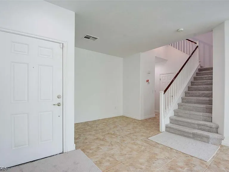 4736 Killington St — Photo 2