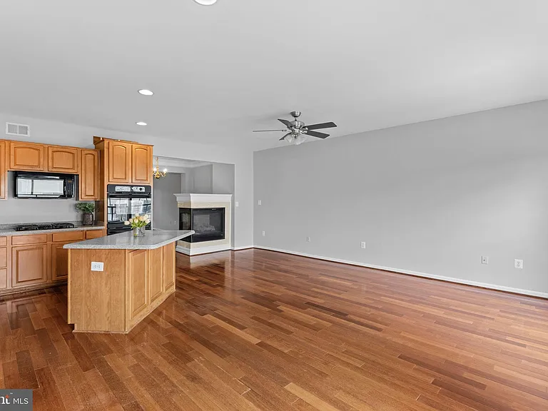 44253 Huron Ter — Photo 26