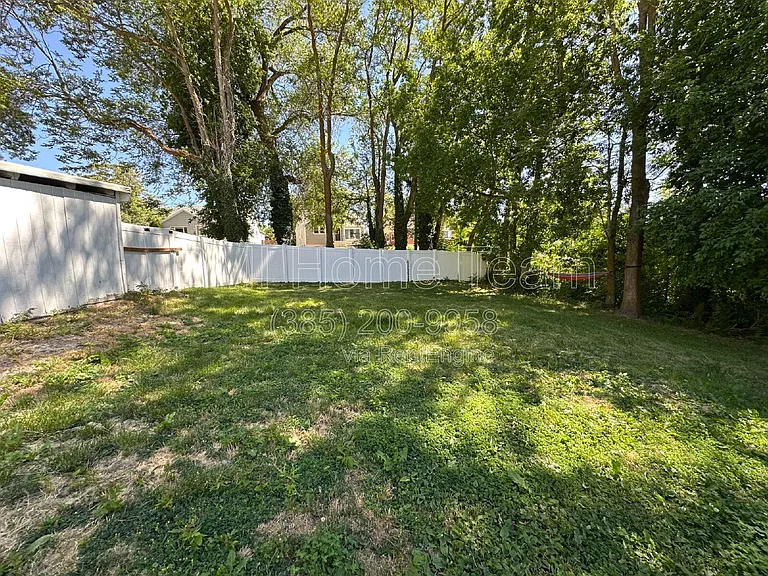 33 E Sylvia Dr — Photo 13