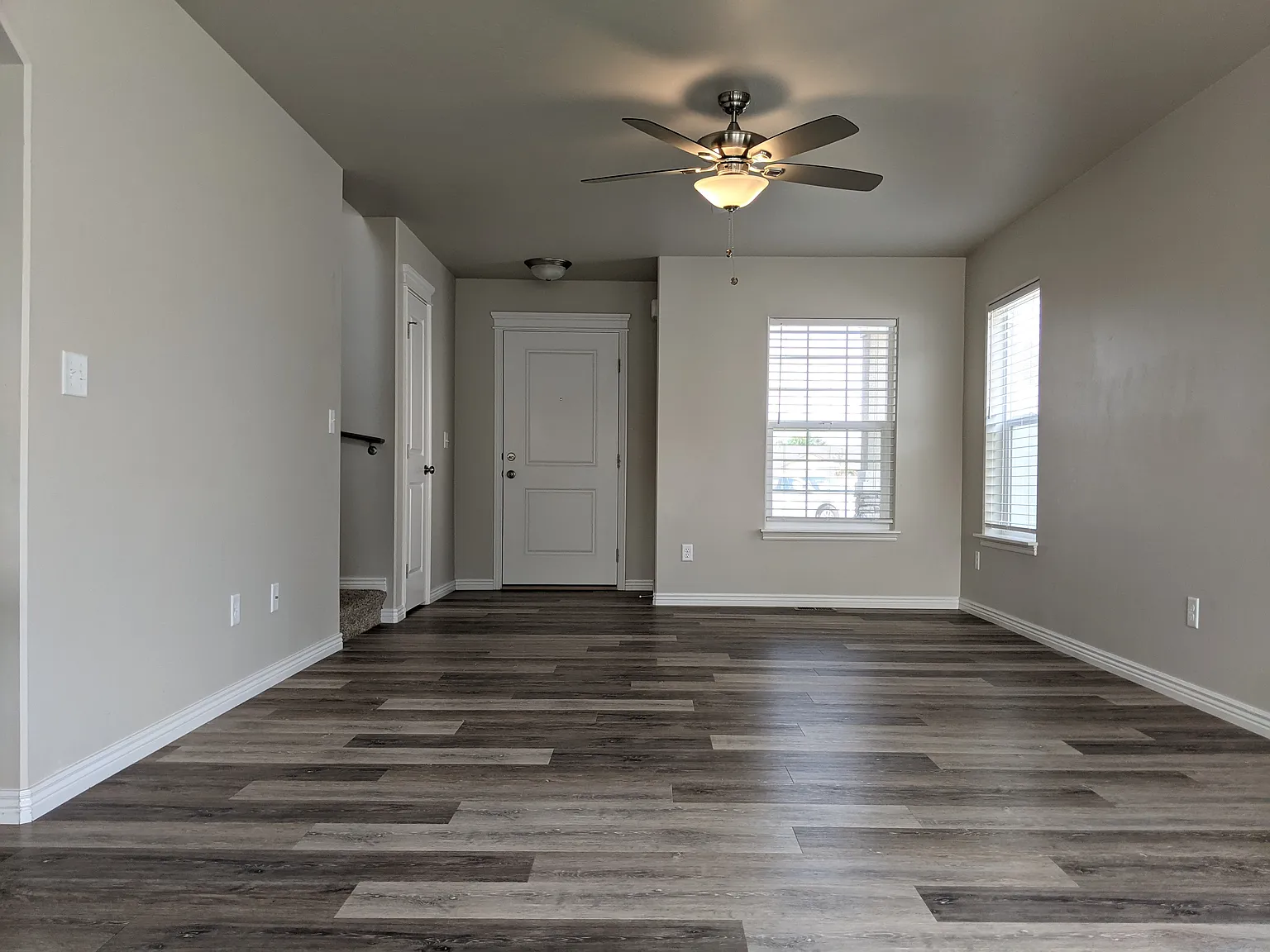 3 bed, 2.5 bath, 1426 sqft, $2,050 — Photo 2