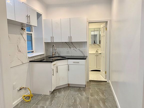 4th image of 1231 31st Ave APT 1A