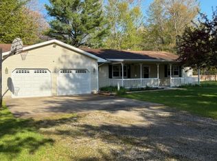 680 Robinhood Ln, Grayling, MI 49738