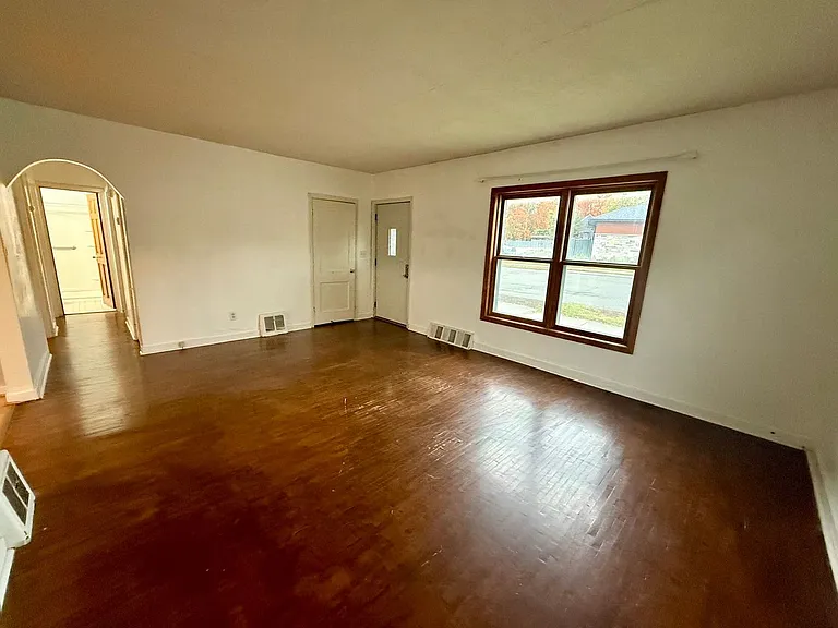 515 W Strowbridge St — Photo 7