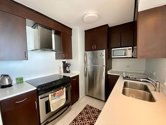 3rd image of 1477 Ashford Avenue Torre Del Mar #1503
