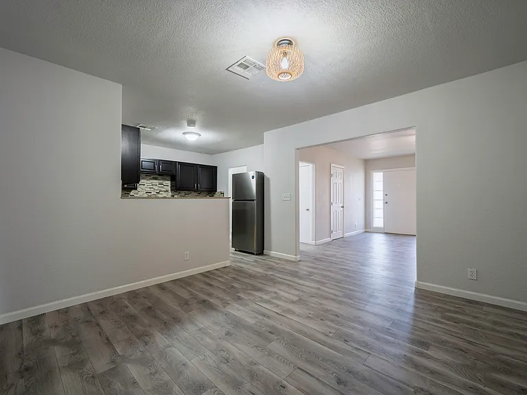 343 Tungsten Street Studio - For RENT - DINING