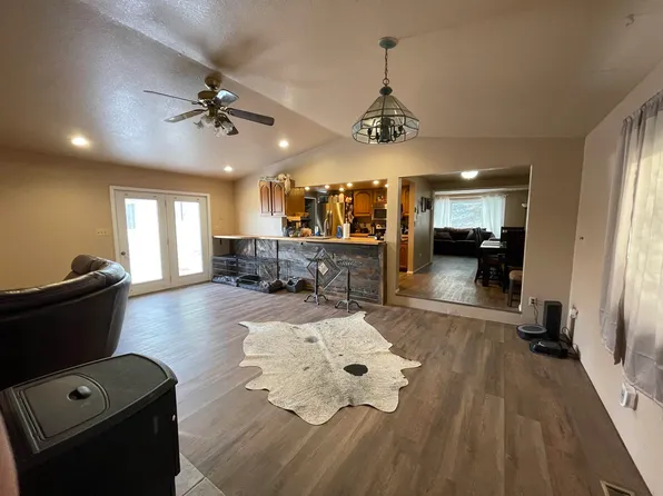 210 N 9th St, Douglas, WY 82633