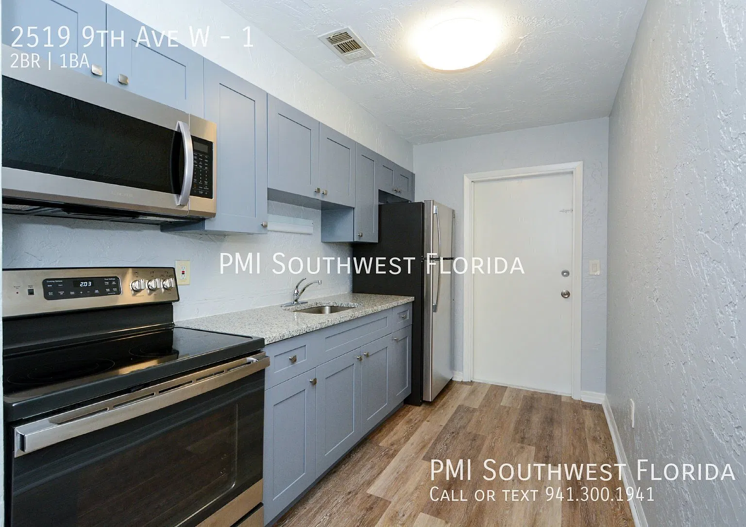 Charming 2 Bedroom Oasis In Bradenton | Water Included! — Photo 3