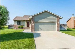 2202 W Schoolhouse St, Haysville, KS 67060