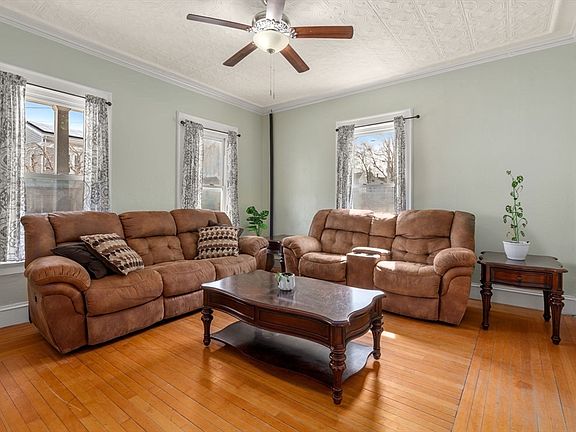 3rd image of 140 School St