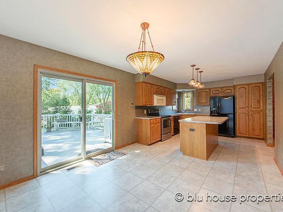 5th image of 3046 Country Ct