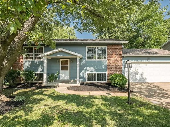 1256 McKelvey Rd, Maryland Heights, MO 63043