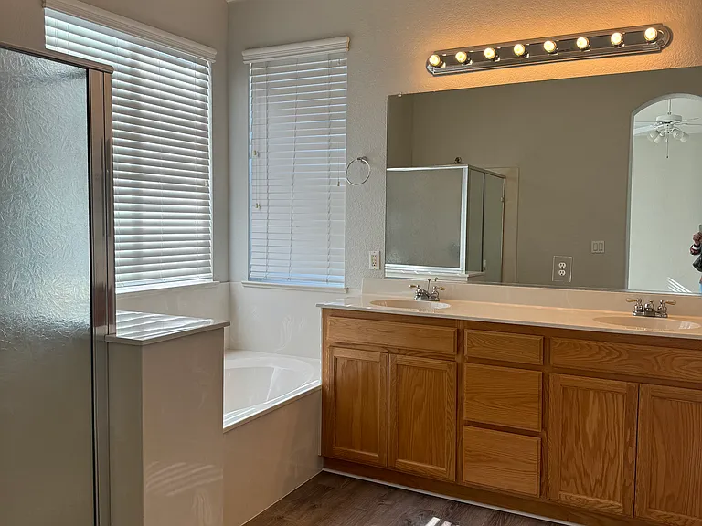 920 Heartland Dr — Photo 6