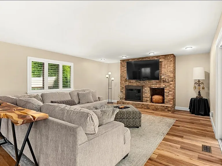 210 E Morningside Dr — Photo 13