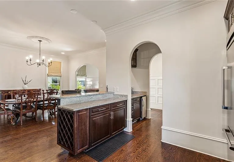 629 Boulevard NE — Photo 25