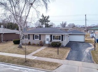536 Marcella Ave, Combined Locks, WI 54113