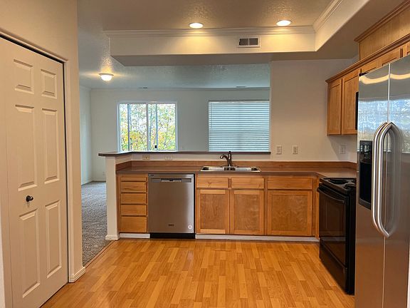 2nd image of 13280 SW Kingston Pl