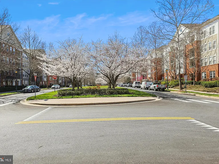 845 King Farm Blvd — Photo 46