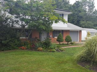 17 Hastings Rd, Kendall Park, NJ 08824