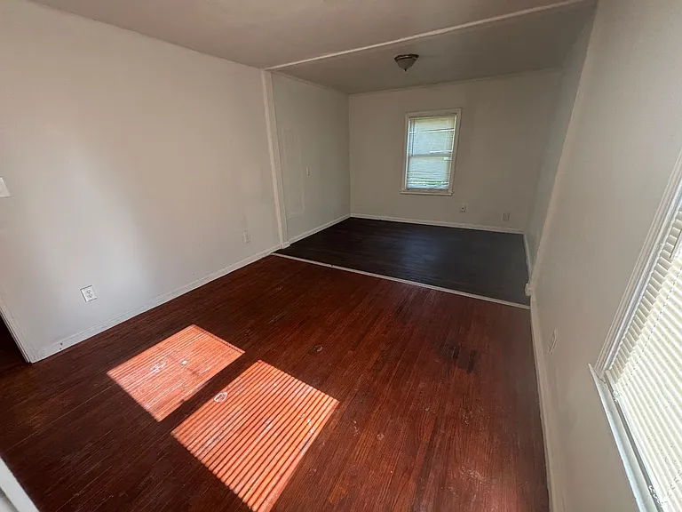 245 E Young Pl — Photo 16