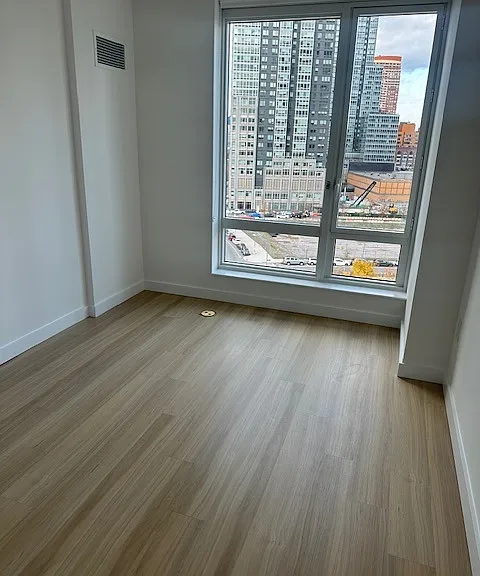 1-10 56th Ave #813 — Photo 7