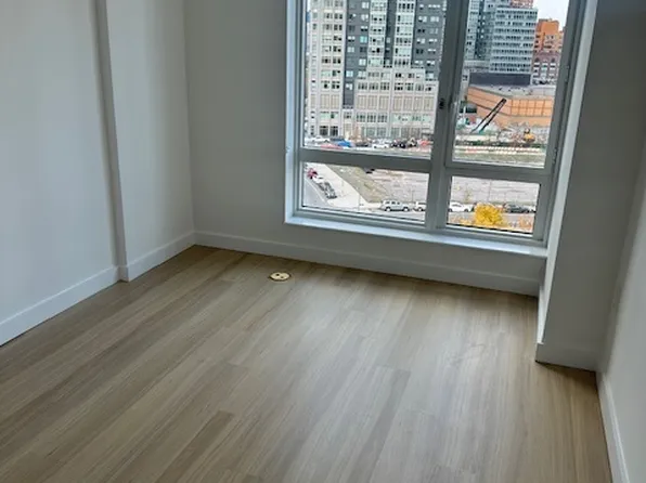 1-10 56th Avenue image 7 of 9