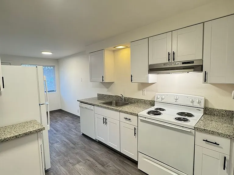 523-01 Benton Village — Photo 16