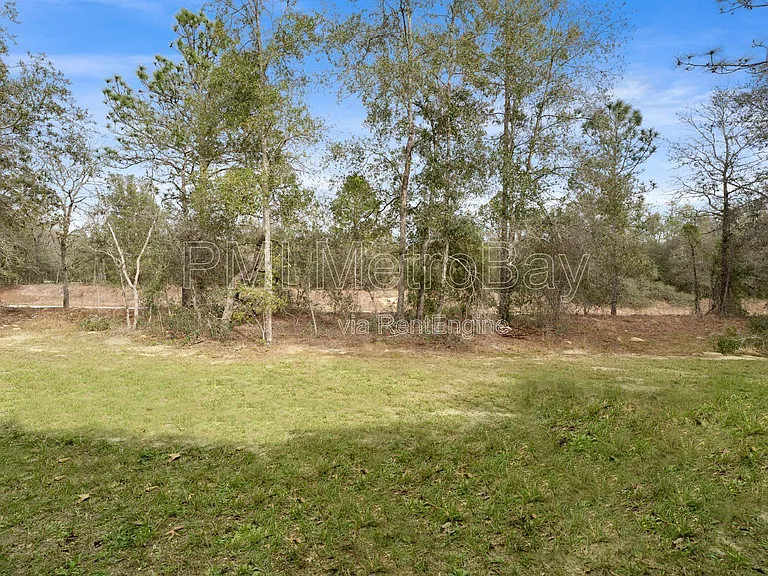 9461 N Sandree Dr — Photo 40