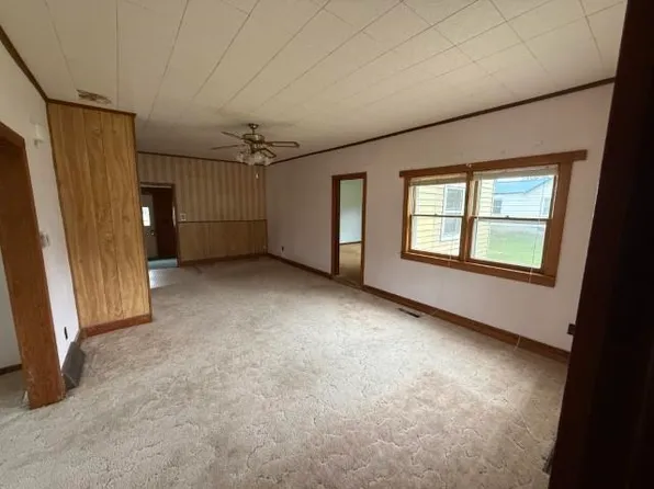 110 N 1st St, Bloomfield, NE 68718