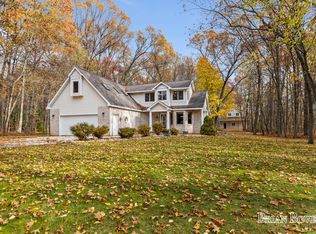 8100 Oakview Ridge Dr NE, Rockford, MI 49341