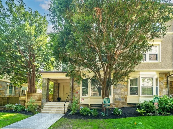 21 Regent Cir #1, Brookline, MA 02445