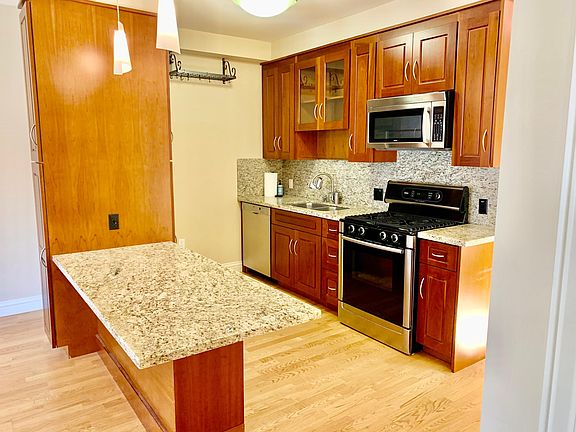 3rd image of 2525 California St APT 305