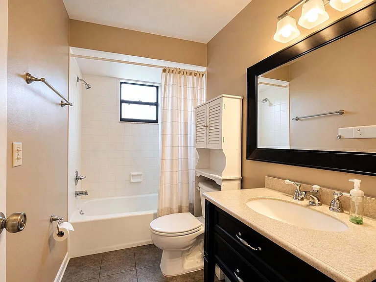 614 Lake Carolyn Cir — Photo 10