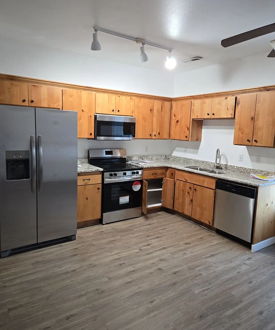 858 S 170 W — Photo 1